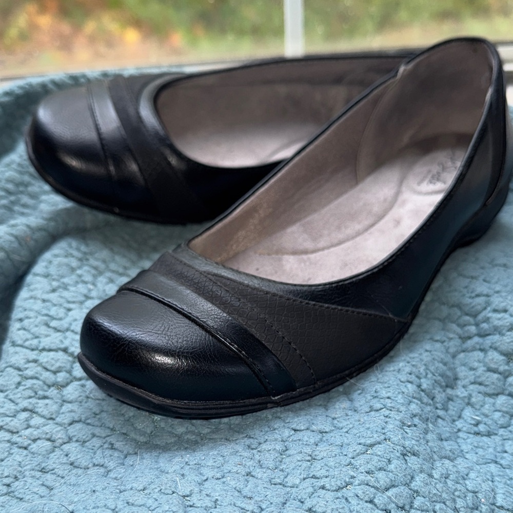 Life Stride Black Women's Flats
